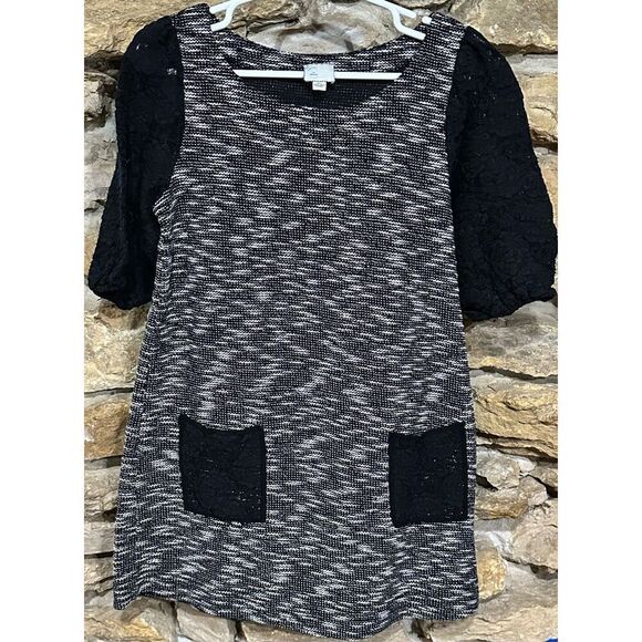 Women’s 9-HI5 StCL Anthropologie Textured Shift Dress Black Lace Sleeves Front P - Picture 1 of 6